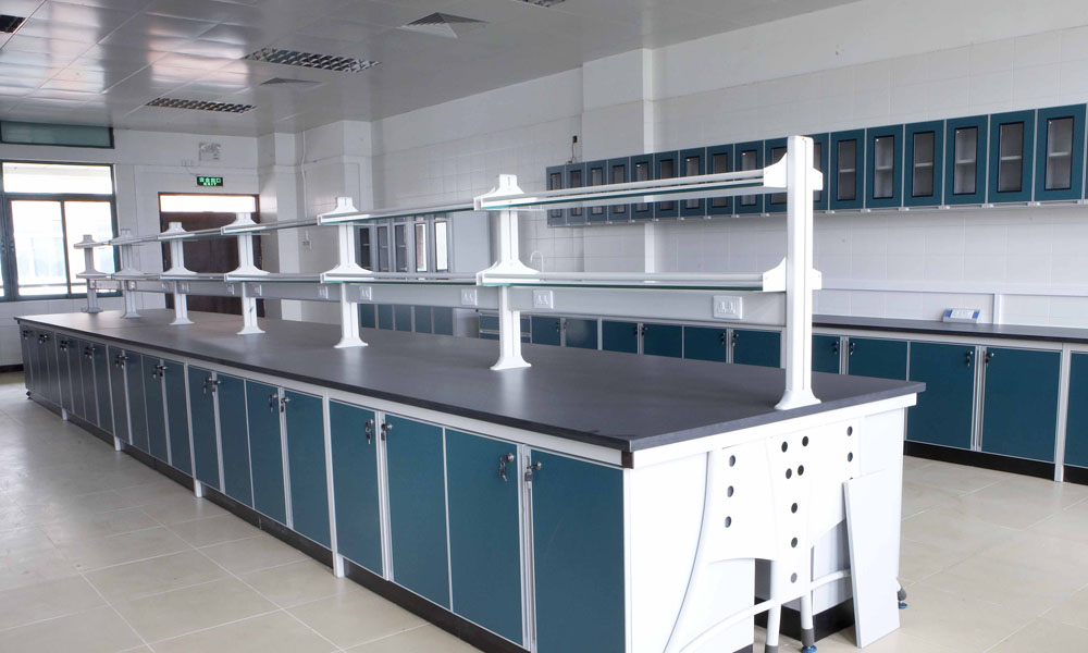 ʵ��̨���ڳĲ��Ͼ�������Щ�أ���Ҫ��3��