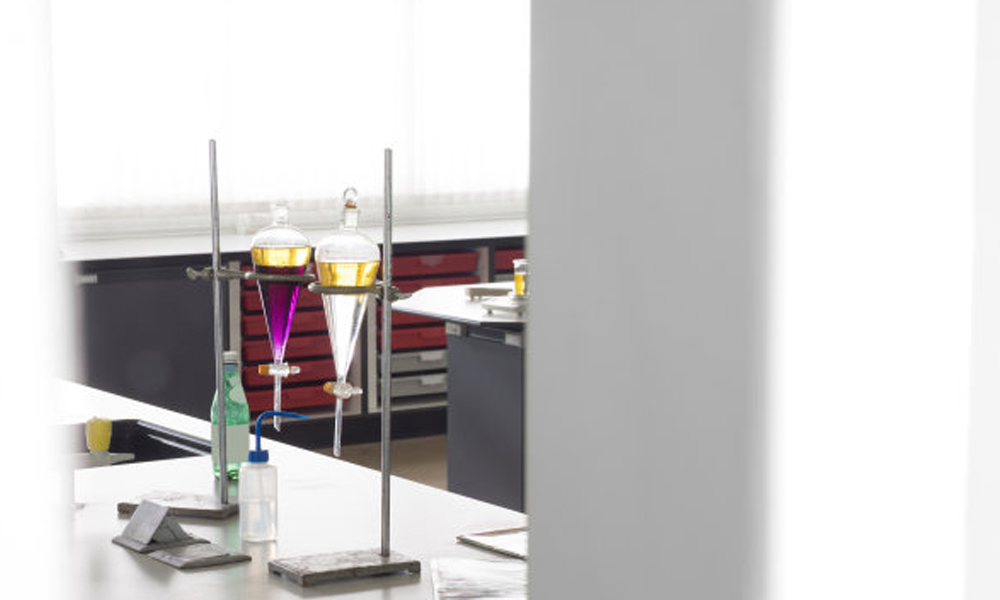 ʵ����ͨ�磺��ѧ����ͨ��������